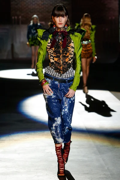 Look 25